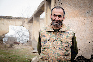 Bürgermeister des halbseitig von aserbaidschanischen Truppen besetzten armenischen Dorfes Shurnuk. 19.3.2023. Foto: Lisa-Martina Klein