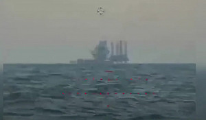 Drohnenangriff auf eine der Bojko-Plattformen. Screenshot aus einem Video des ukrainischen Geheimdienstes SBU