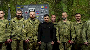 Volodymyr Zelens’kyj bei der 128. Gebirgsjäger-Brigade aus Transkarpatien, Stepnohirs’k, Gebiet Zaporižžja, 13.11.2025