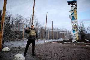 Volodymyr Zelens'kyj am Ortseingang von Kupjans'k, 12.12.2025